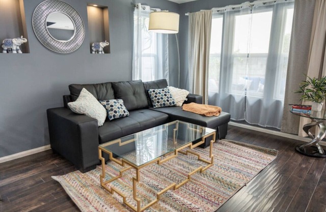 NORTH HOLLYWOOD DELIGHT: MODERN 2 BEDROOM TOWNHOME w/PRIVATE FENCED PATIO p20
