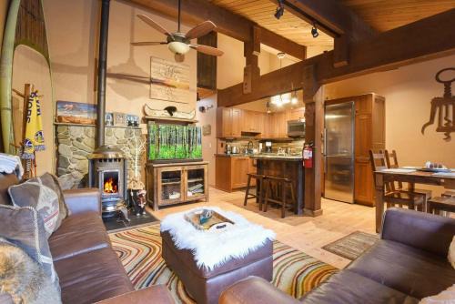 North Lake Tahoe Alpine Retreat 5 Min to Skiing