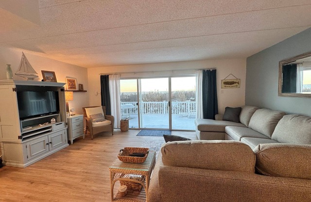 North OC Oceanfront Condo. Big deck. Entire 1st floor. fully remodeled in 2025.