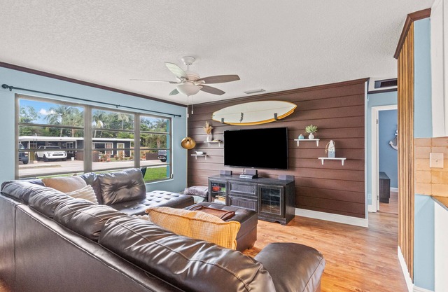 North Palm Beach Surf Shack - Park Your Boat!