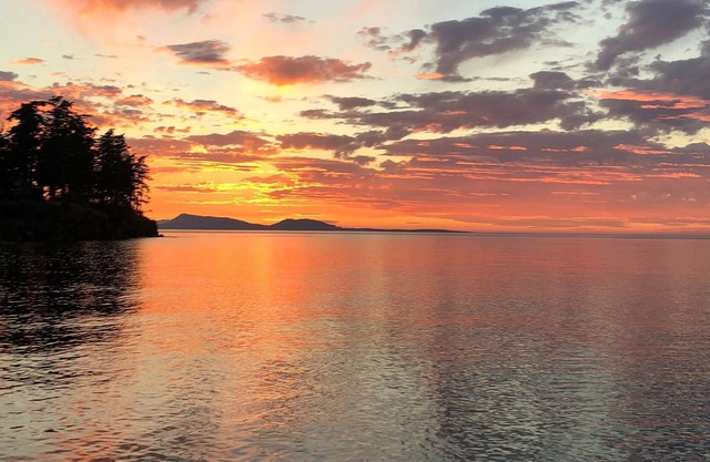 North Shore Retreat: Community Dock, Beach, Tennis, Pickleball Courts
