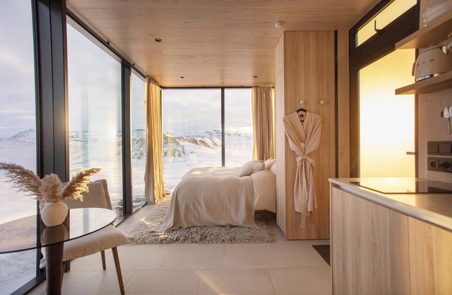Northern lights galore! AURA Retreat Iceland - LOGN Cabin w hot tub & sauna.