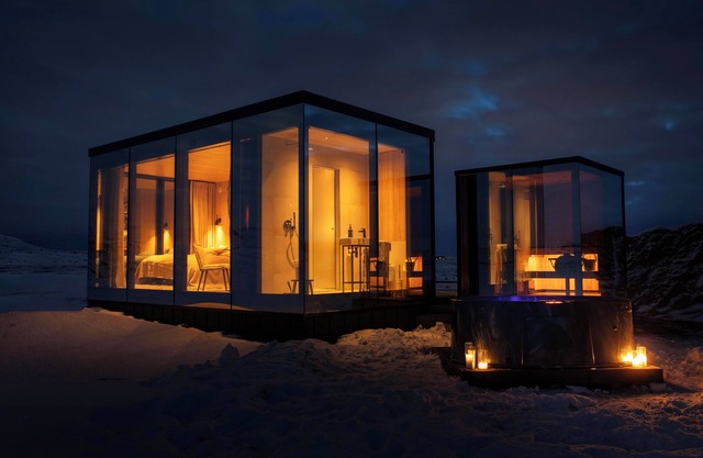 Northern lights galore! AURA Retreat - ROK Cabin w private hot tub & sauna.