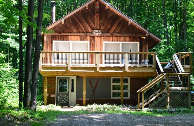 Northern Michigan Getaway:Great Location for Outdoor Vacation!