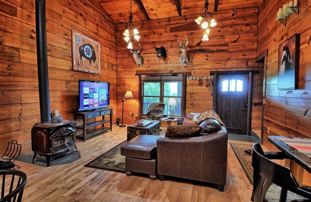 Northern Peaks Farm-Open for Bookings! Fire Pit, WIFI, Hot Tub