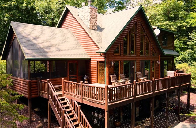 Northern Traditions - Loon Lodge