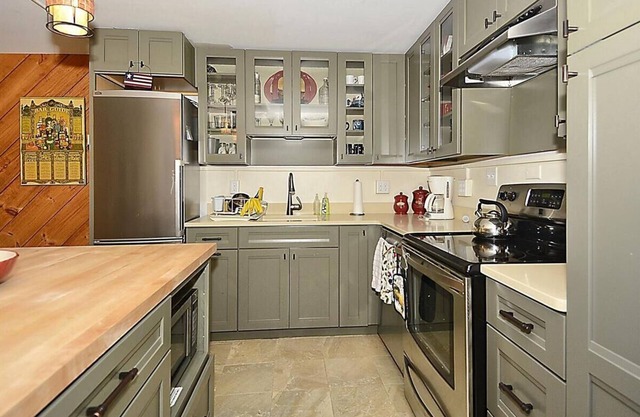 Notchbrook 34AB: 2 br, wood fireplace, seasonal pool, community amenities!