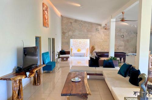 Nour Huatulco
