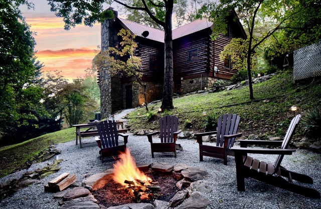 Nov Availability! Amazing Views, Log Cabin, Hot Tub and Fire Pit