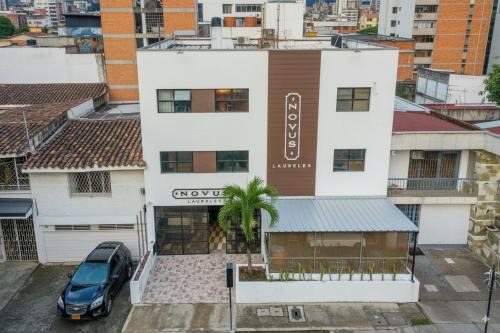 Novus Laureles