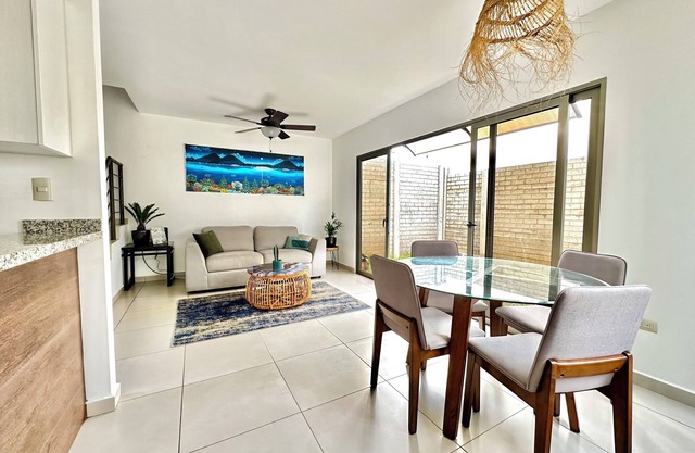 NOW WITH FREE AIRPORT PICK-UP! Charming 2-bedroom house in Zaragoza!