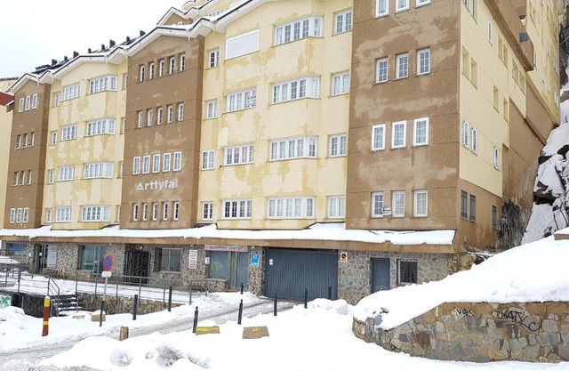NUEVO APARTAMENTO en Sierra Nevada CON GARAJE e IMPRESIONANTES VISTAS