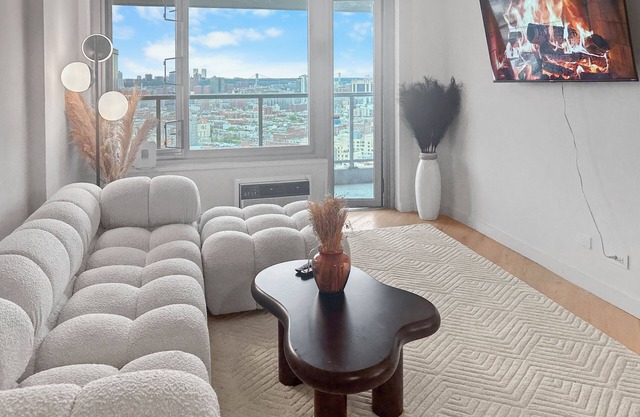 NYC 5th ave Central Park XL apartment with balcony -3 bedroom.