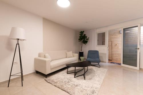 O&O Group - Budget Basement Apt Near the Beach