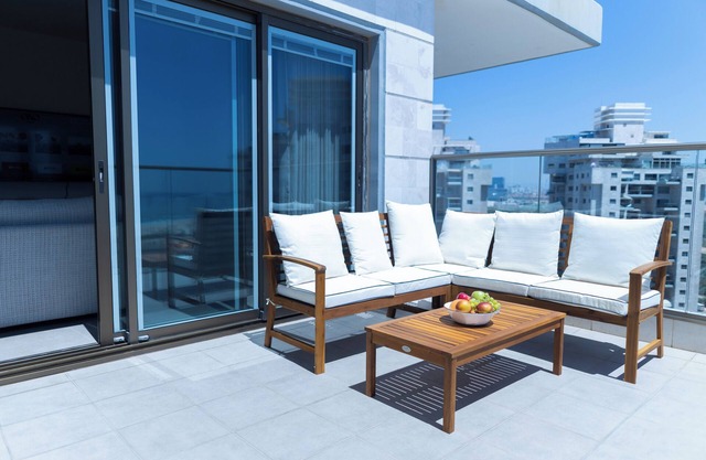 O&O Group - SeaFront Luxurious 3 BR Apartment