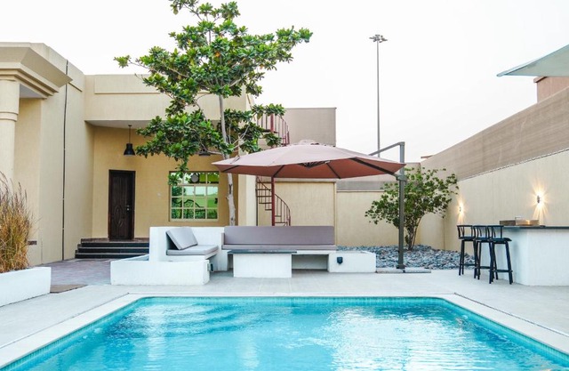 O2 pool villa