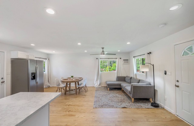 Oahu 2BR - Sleeps 4, WiFi + Surf, Hike, All access