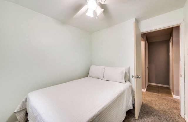 Oak Cliff Guesthouse- Experience Tiny House Living