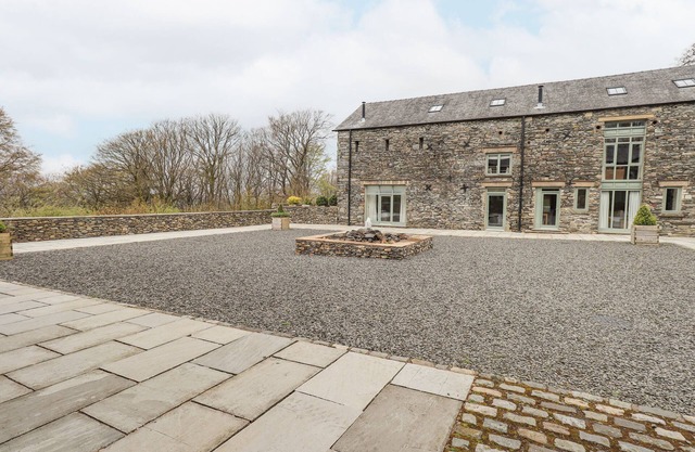 OAK COTTAGE, family friendly, character holiday cottage in Backbarrow