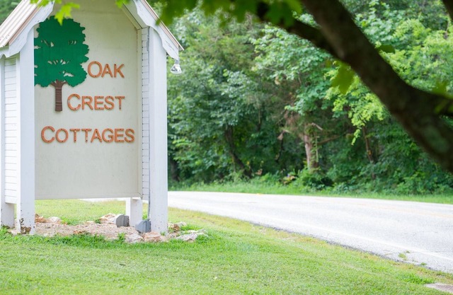 Oak Crest Cottages & Treehouses
