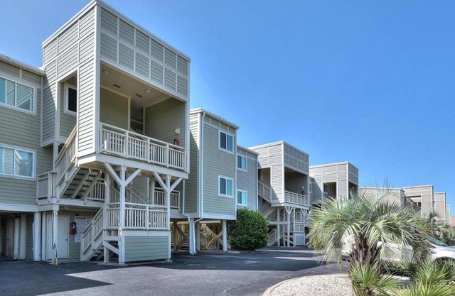Oak Island Beach Villa 107- Stars & Seas