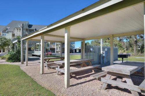 Oak Island Beach Villa 202-Atlantic Breeze