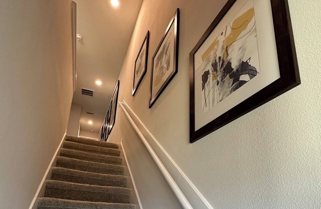 Oakleaf’s cozy modern retreat - 25 miles from Jax & 40 minutes from StAugustine