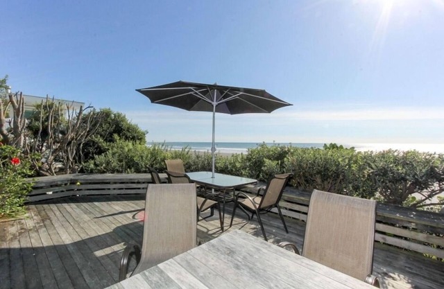 Oakura Beach Front - andquot;Relax Rest Enjoyandquot;