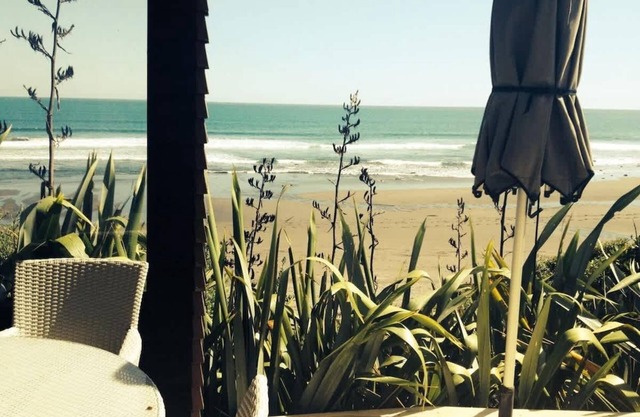 Oakura Beachfront Cottage Retreat