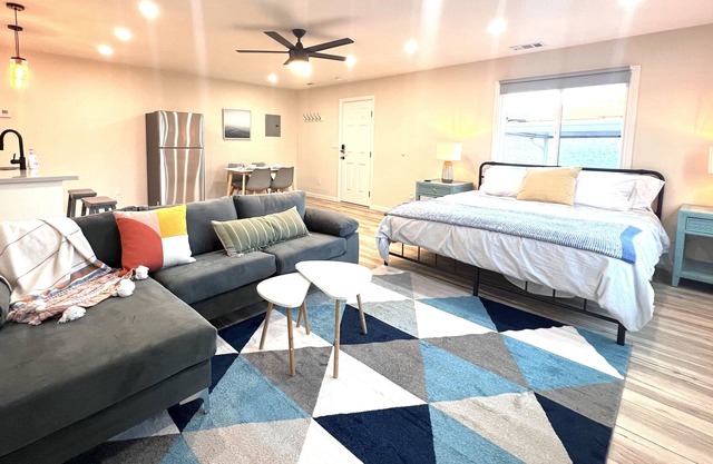 Oasis Away from Home - Newly remodeled & 5 Min to Downtown