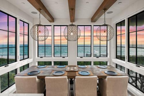 Oasis Cottage & Carriage House