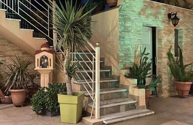 Oasis Garden Apartment