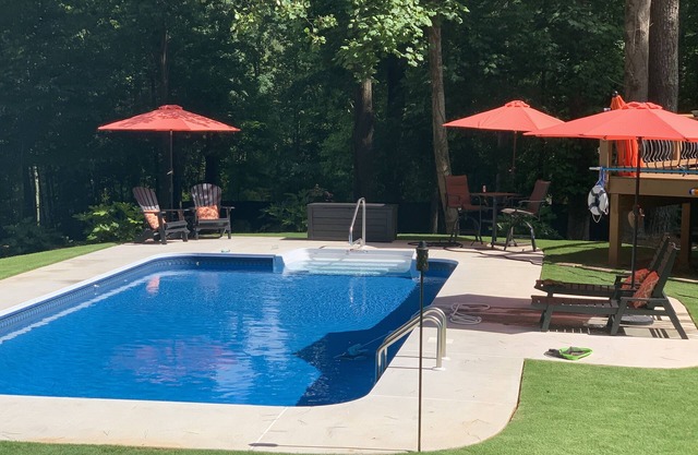 Oasis in South Fulton; pool, hot tub, games! Near Six Flags, shopping and more!