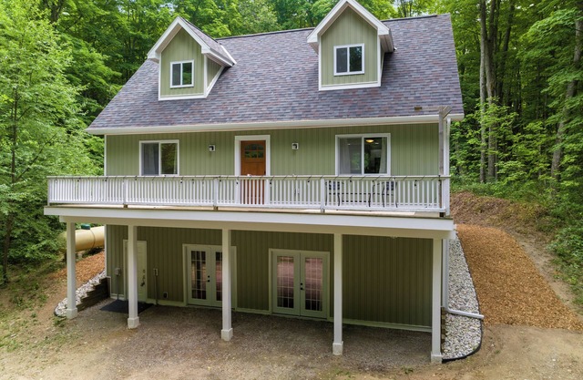 Oasis on 10 acres, mins to Boyne
