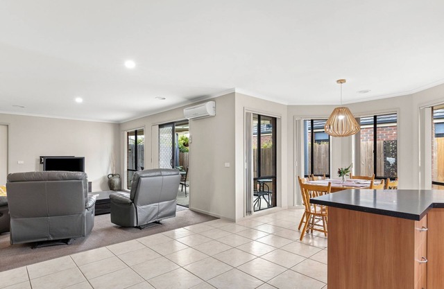 Oasis Springs - Charming home in the heart of Clifton Springs.
