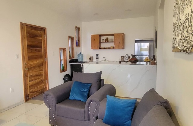 OasisCharming 2-bedroom condo WiFi, AC with amazing views of ocean/Crawfish Rock