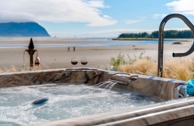 OB:}Ocean/River&MtViews~Hot-Tub ~Kayaks~FirePit~Ping-Pong~Foosball~Bikes~DogsOk~