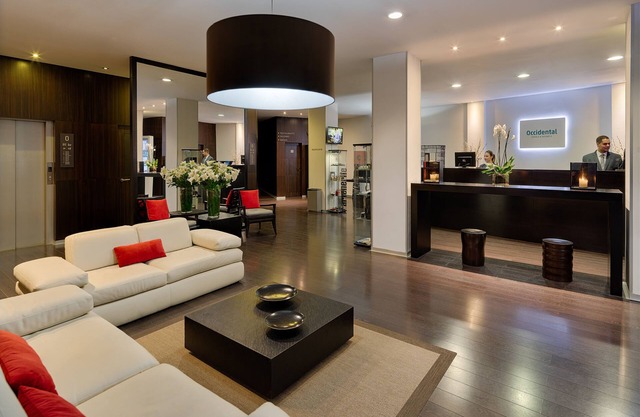 Occidental Santa Cruz Contemporáneo