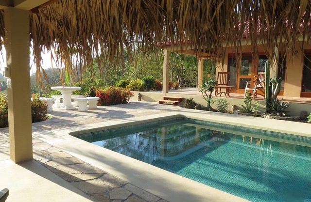 Ocean and Mountain view! Villa Secret Paradise: private pool!