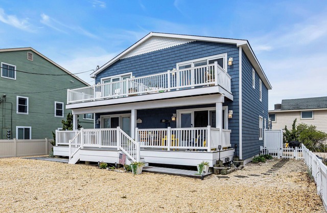 Ocean Ave! Watch Sunrise with Outdoor Shower and Linens