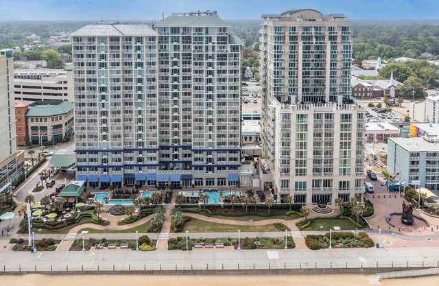 Ocean Beach Club Virginia Beach - 3 BEDROOM SUITE W/2KG AND 1QN BEDS W/SOFABED