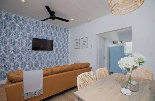 Ocean Boulevard North, 3 min walk to beach!