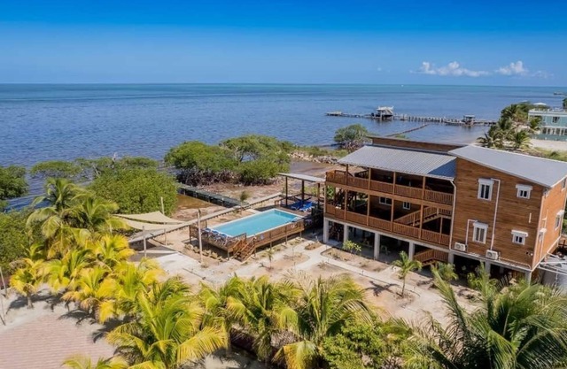 Ocean Front 3 bed/2 Bath Home w Pool - Upper Unit