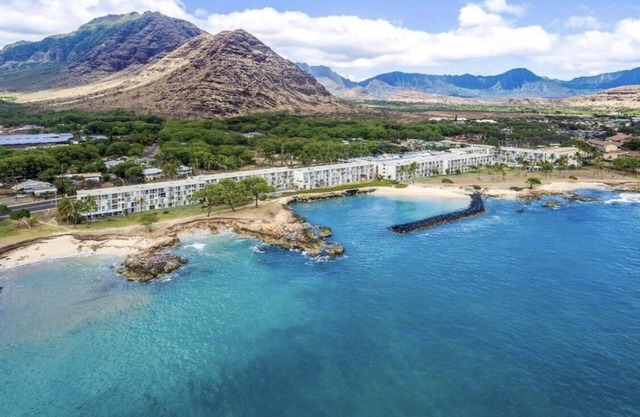 Ocean front condo in Makaha