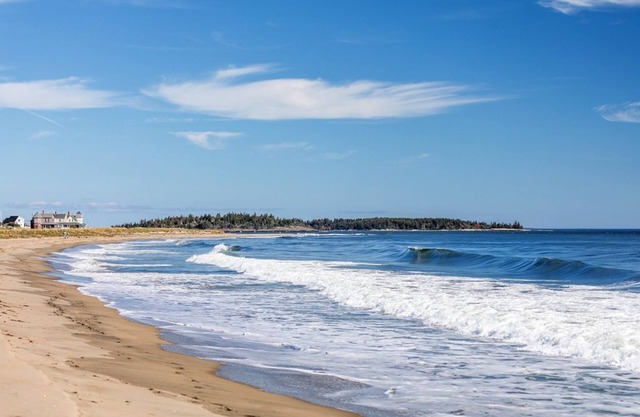 Ocean Front Cottage with amazing views! Only steps away from white sandy beach.