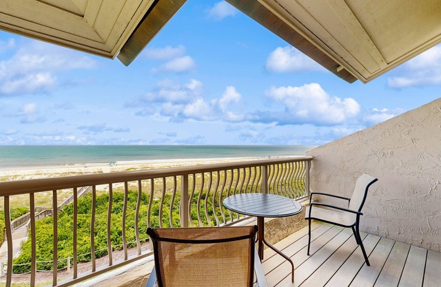 Ocean Front Hotel Side Condo with Balcony, WiFi & Shared Pool