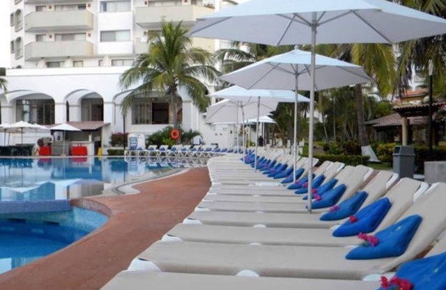 Ocean Front Tesoro Condo-Hotel 523 2 Br 2 Bthr