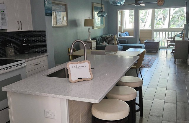 Ocean front complex, ocean and lagoon view villa. A quiet, natural paradise.