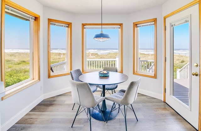 Ocean Front with Hot Tub, Dog Friendly!