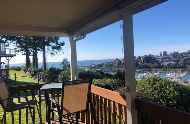 Ocean/Harbor/RiverVIEWS HotTuB-EV-Luxury-Pets AHOY!